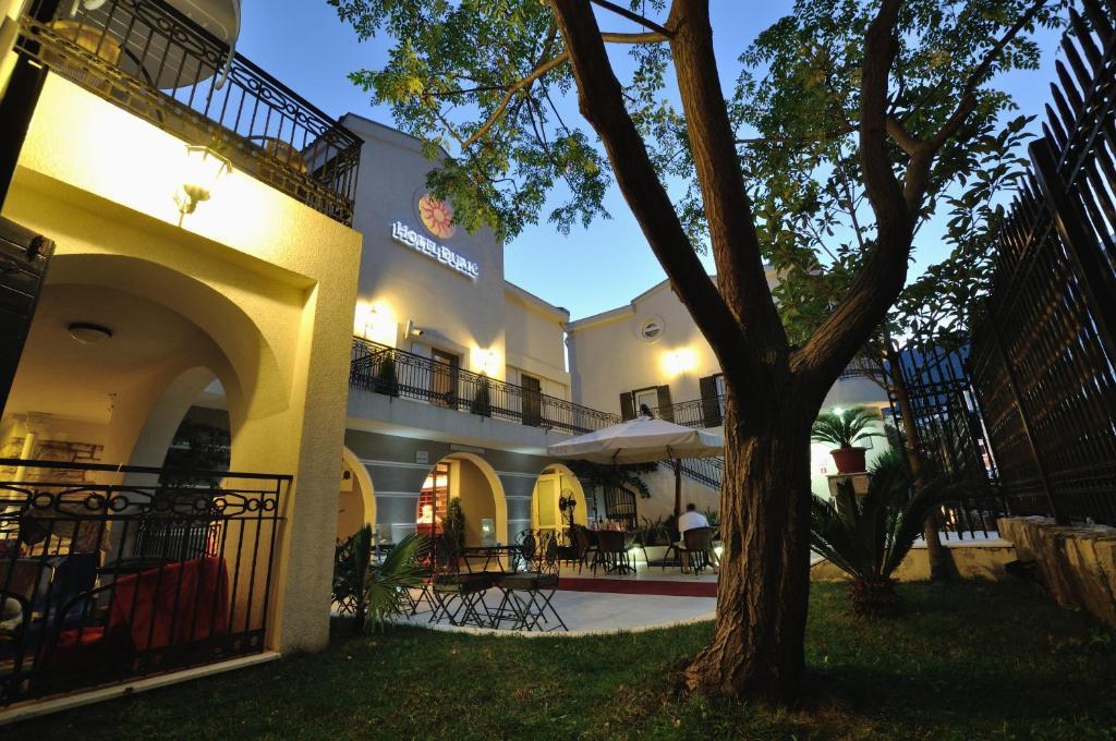 Vila Duric - Ex Hotel Duric Petrovac Exteriör bild