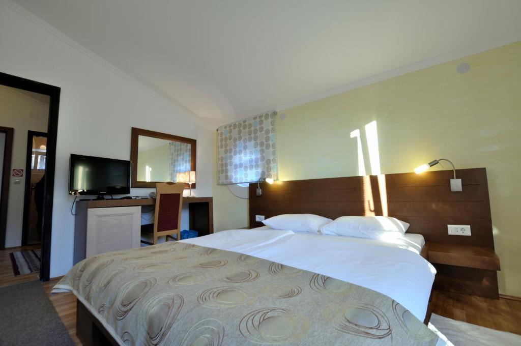 Vila Duric - Ex Hotel Duric Petrovac Rum bild