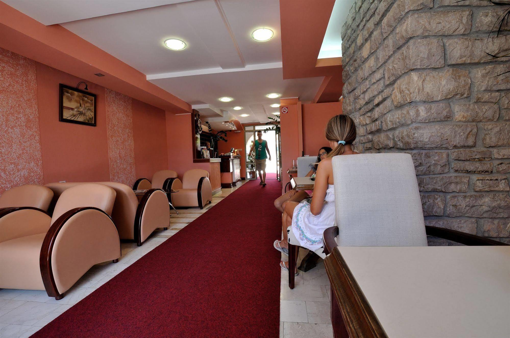 Vila Duric - Ex Hotel Duric Petrovac Exteriör bild