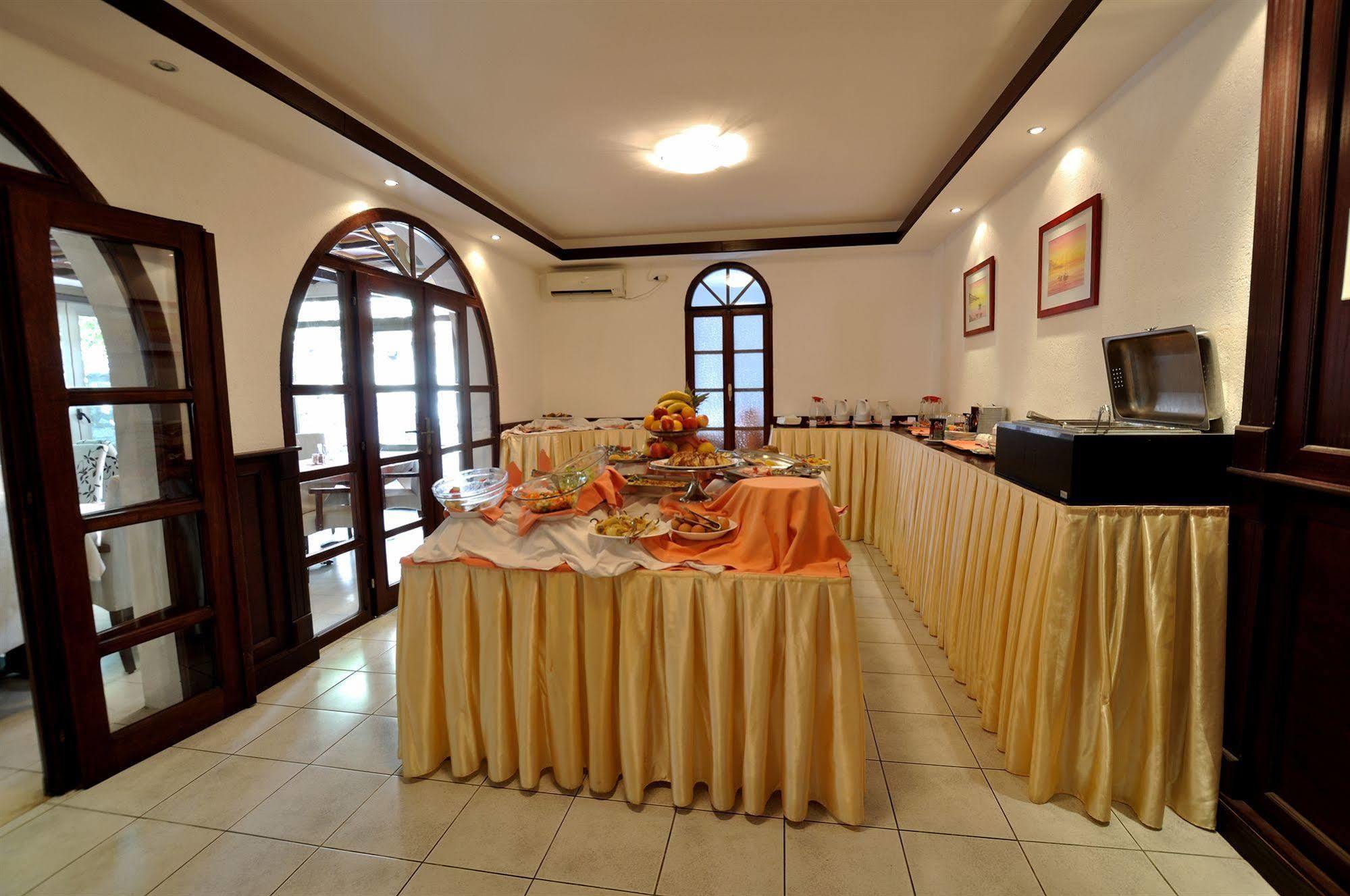 Vila Duric - Ex Hotel Duric Petrovac Exteriör bild